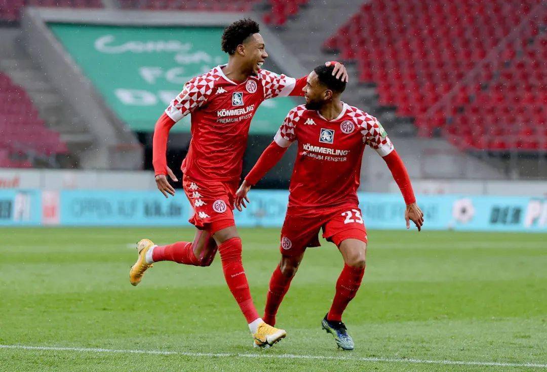 官方登录器-沙尔克对美因茨