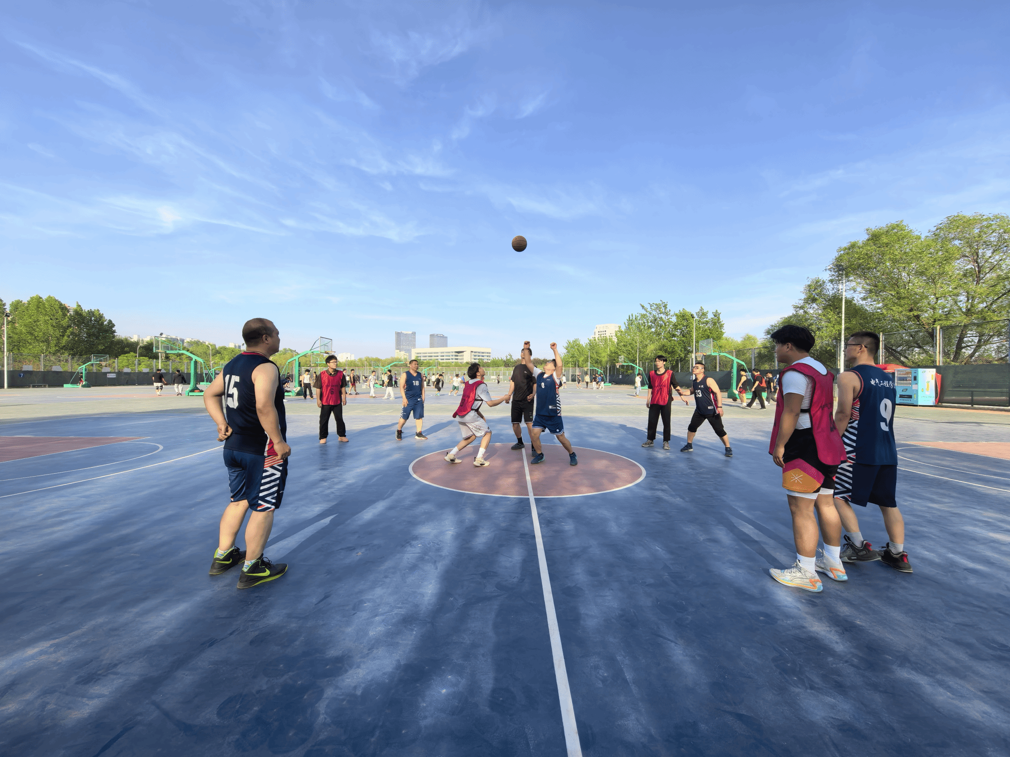 万博全站APP-篮球运动员基础训练